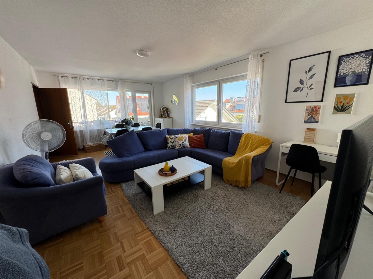 Gepflegte 3 Zimmer Wohnung mit Balkon und Garage in Magstadt ! Frei ab Oktober 2026 - Photo 1
