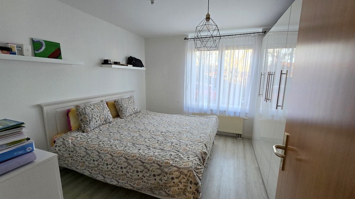 Schlafzimmer 1
