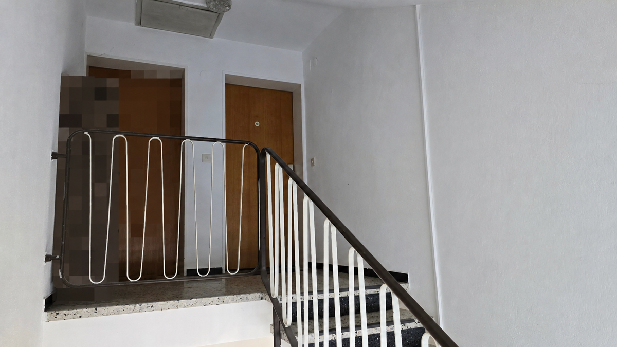 Treppenhaus - Eingang rechts