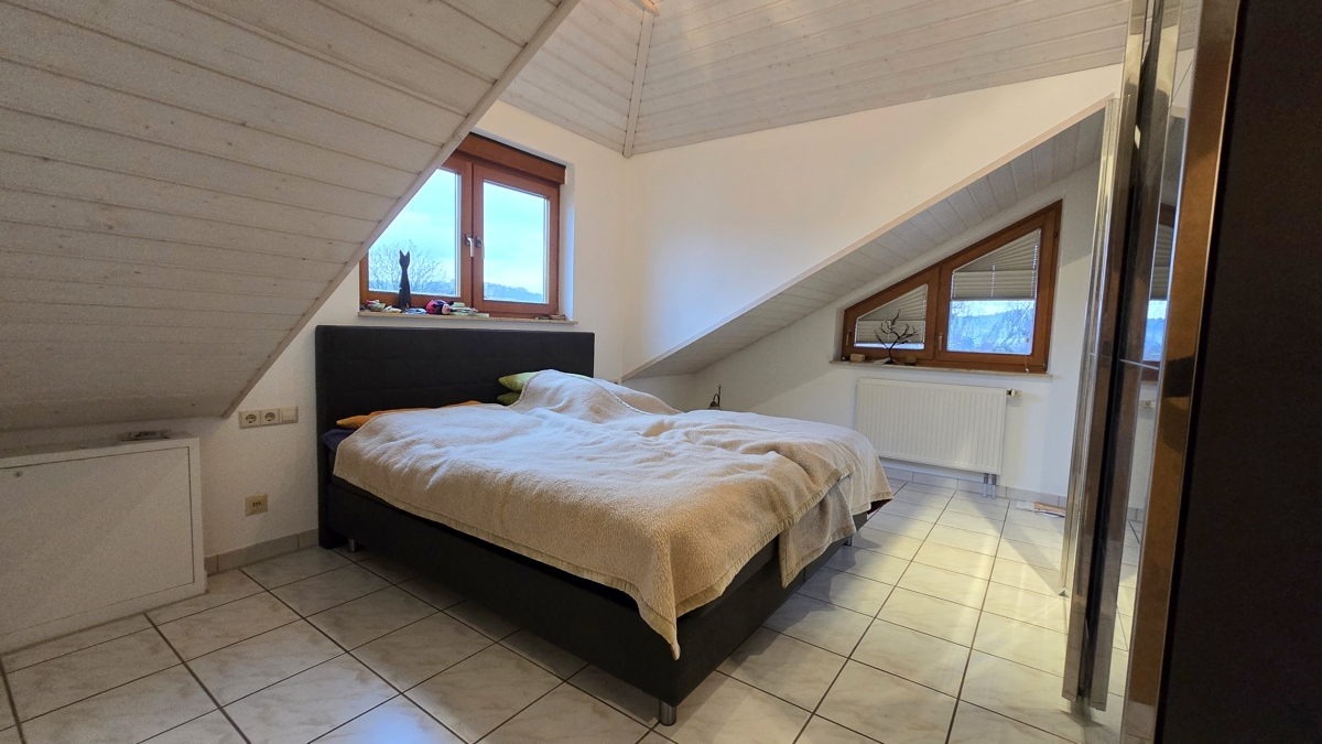 Schlafzimmer 1