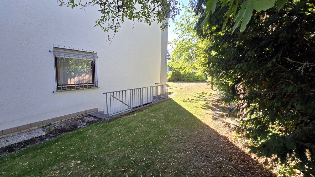 Haus und Garten seitlich