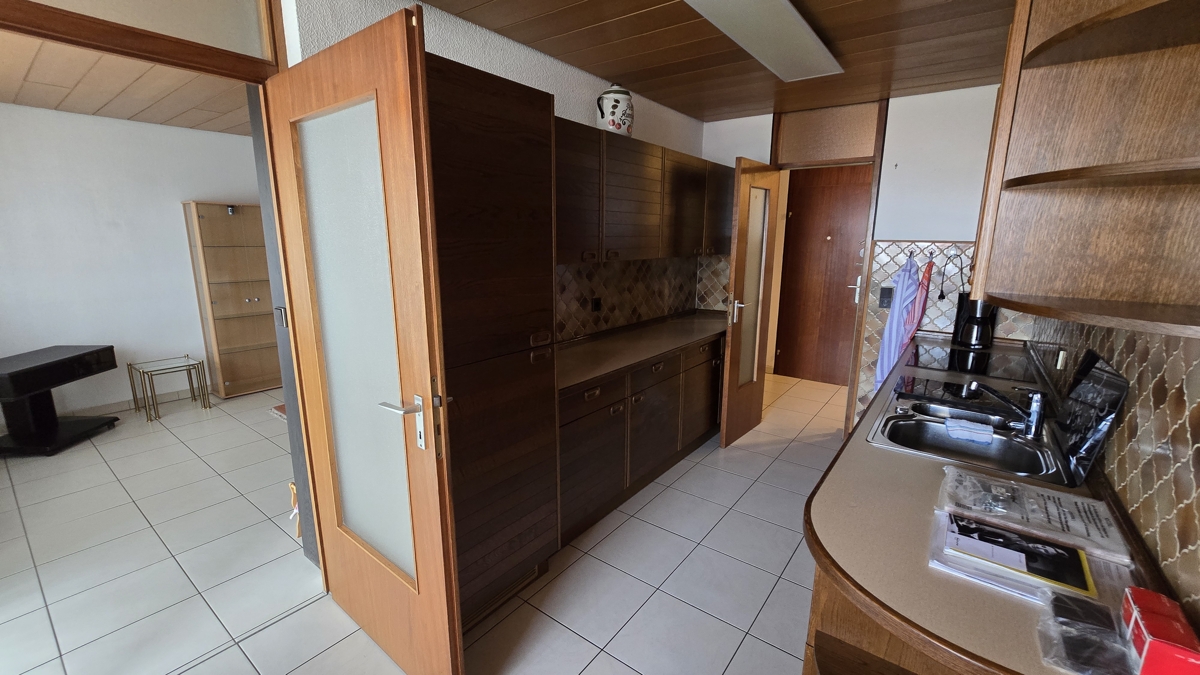 Küche und Wohnzimmer