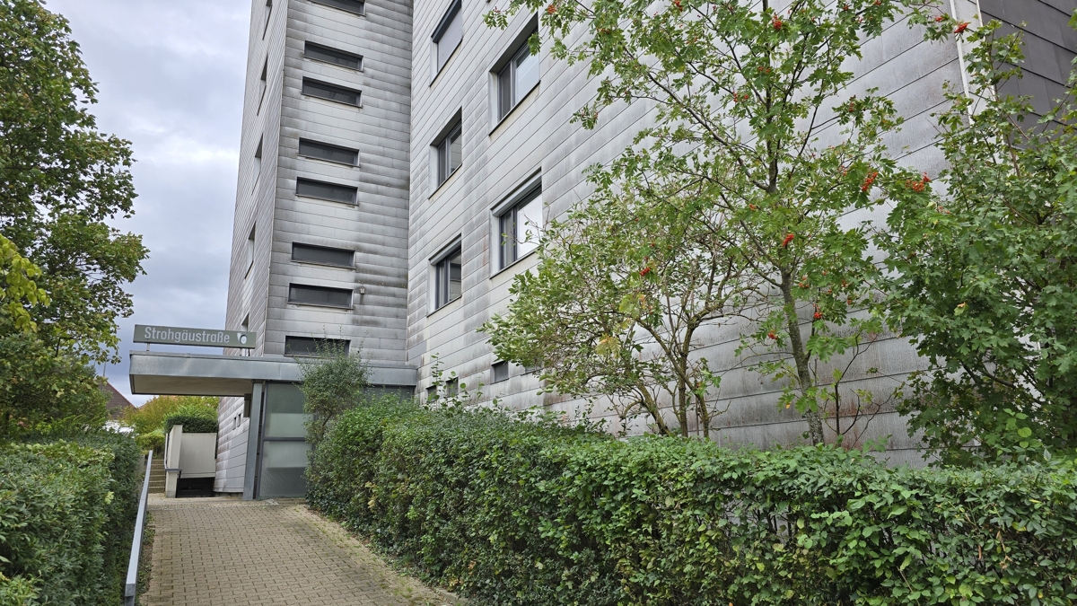 Außenansicht und Zugang zum Haus
