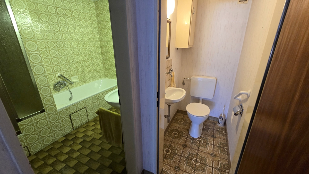 Separates WC 1. OG