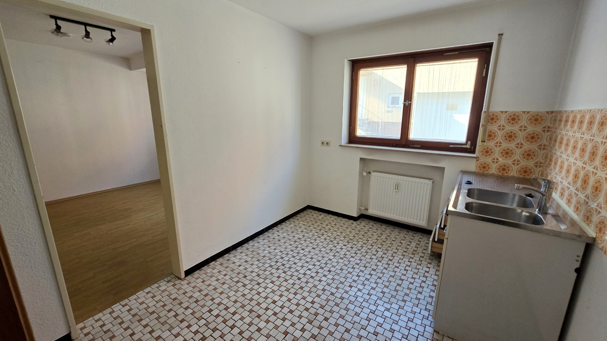 Küche mit Zugang Wohnzimmer EG
