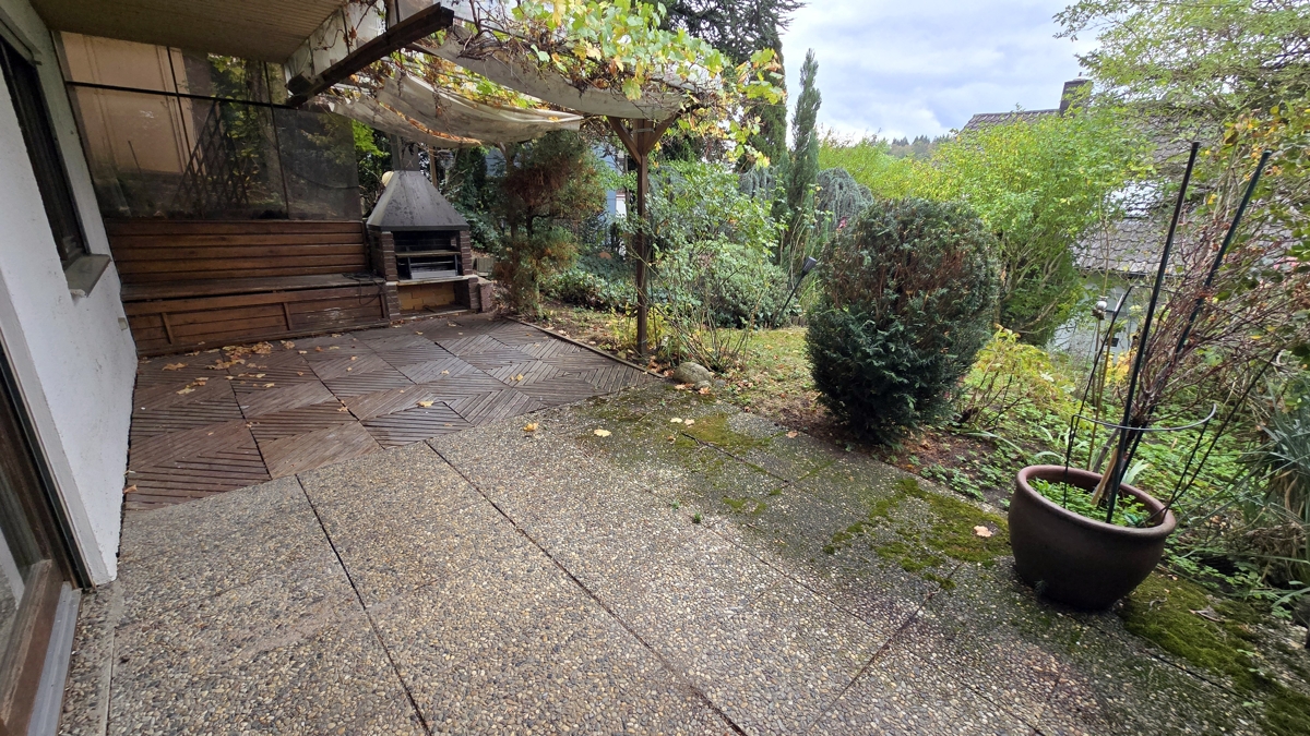 Terrasse hinter dem Haus