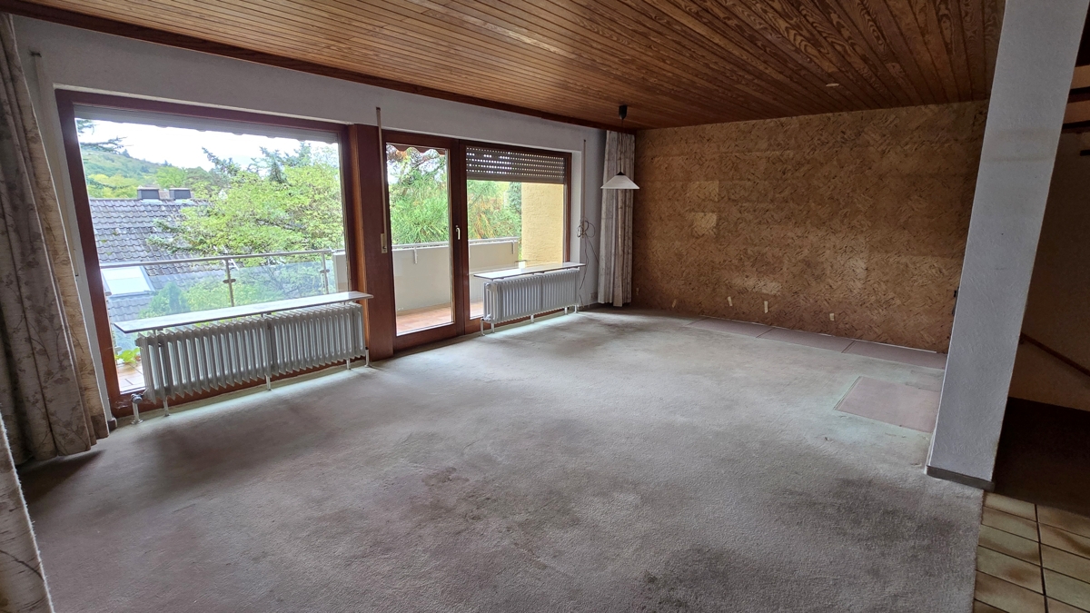 Wohnzimmer mit Zugang Balkon